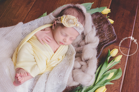 newborn with tullips